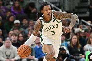 手凉！小凯文-波特半场5投仅1中拿到3分 正负值-4